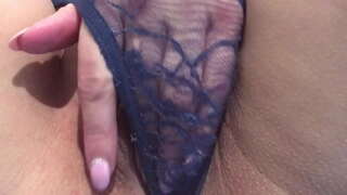 Hennes fitte trenger en kuk inni. Close-Up