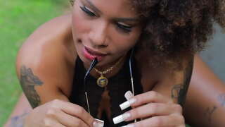 Bunduda gostosa sentou mye på ungen.