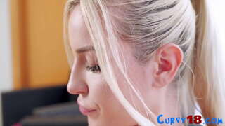 גרויס טיץ טין פאַקט דורך ביביסי