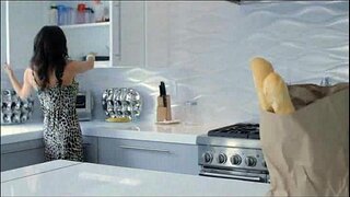 PureMature Martini ເຮັດໃຫ້ມີສີ້ບ່ອນ Avluv