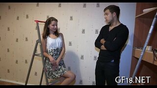 ���ರುಣ ಕುಳಿತುಕೊಳ್ಳುತ್ತಾನೆ ಮತ್ತು stares