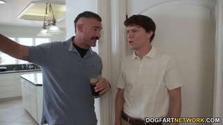 Droben Ebony Chanel Skye Ne Analni Seks Z Veliko Belo Klinci